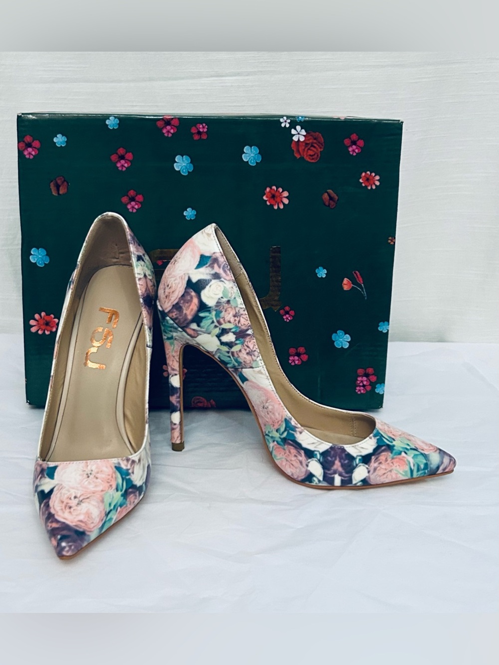 FSJ NWT Floral‎ Pointed-Toe Stiletto Pumps - Pink Floral